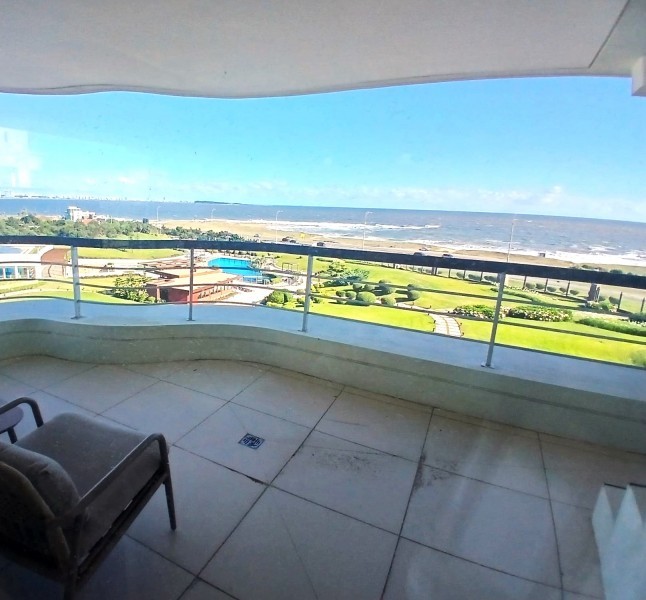 Espectacular Penthouse en primera línea al mar 